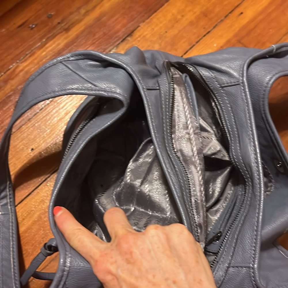 Medium / Large Purse Basically New! - image 3